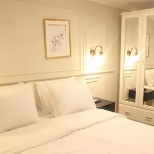 Moise House - Kosher Apartment Bucharest